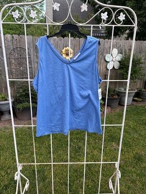Sleeveless V-Neck Tank Top in Cornflower Blue